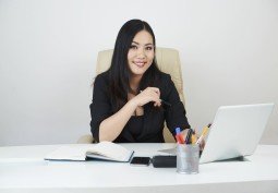 pretty-female-entrepreneur (2) (2)